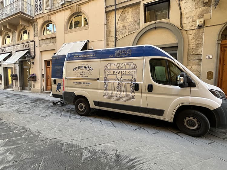 Il Tramvai Prato-Firenze che portava i prodotti artigianali come i Biscotti Mattei